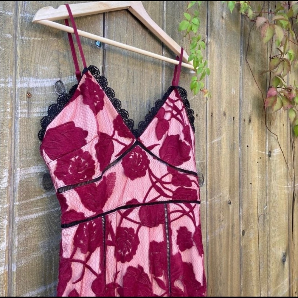 Burgundy Floral Mesh Lace Trumpet Midi Dress πΏ - Picture 5 of 12